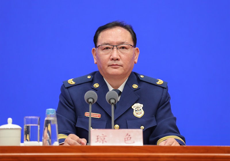 操美女大屄应急部党组成员、消防救援局局长琼色出席新闻发布会